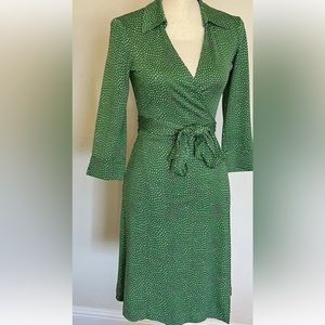 Diane von Furstenberg Wrap Dress size 4 green